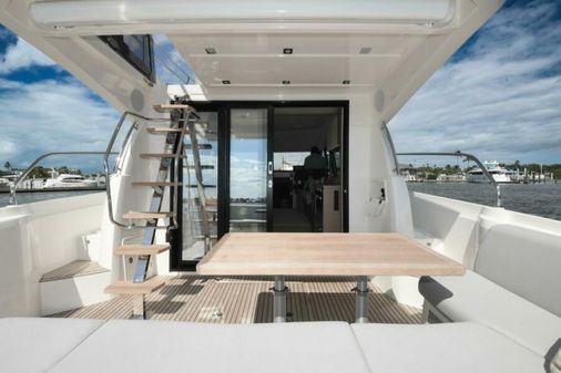 Prestige 420 Flybridge image