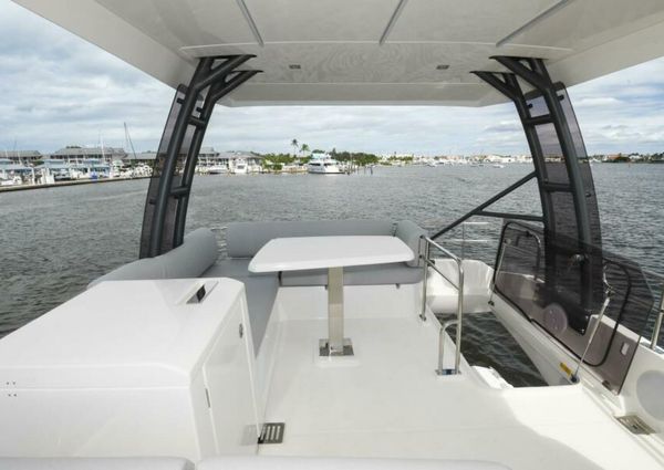 Prestige 420 Flybridge image