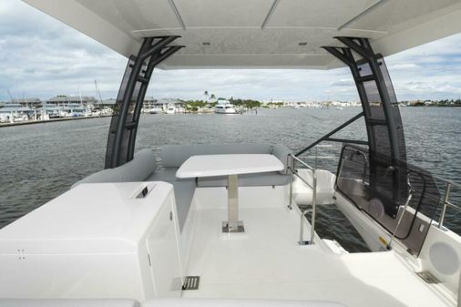 Prestige 420 Flybridge image