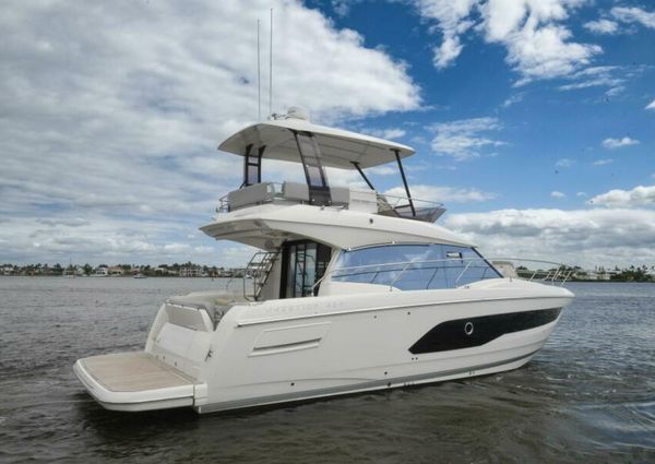 Prestige 420 Flybridge image