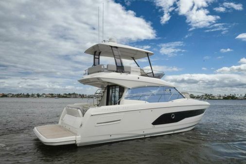 Prestige 420 Flybridge image