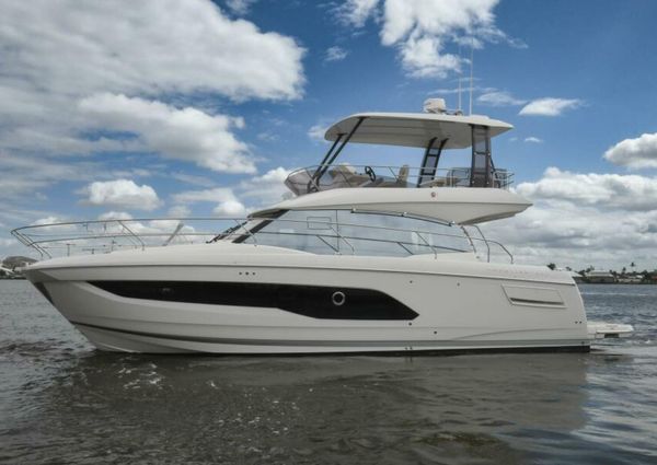 Prestige 420 Flybridge image