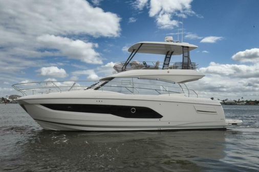 Prestige 420 Flybridge image