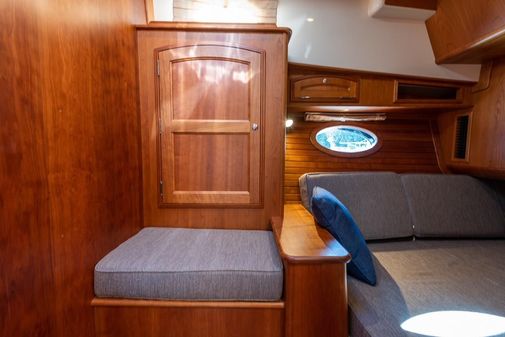 Hinckley Talaria 43 image