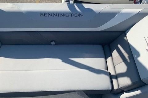 Bennington SX-LINE image