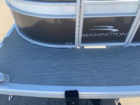 Bennington SX-LINE image