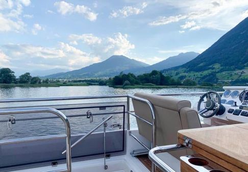 Sealine F48 image