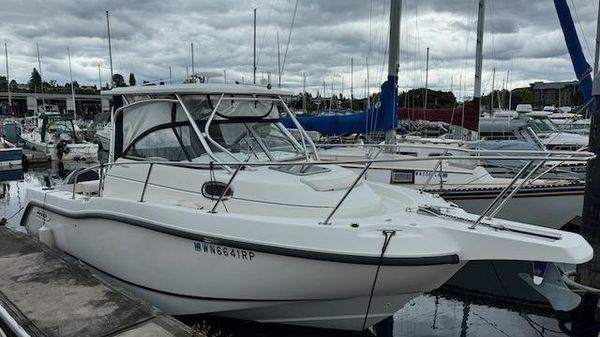 Boston Whaler 255 Conquest 