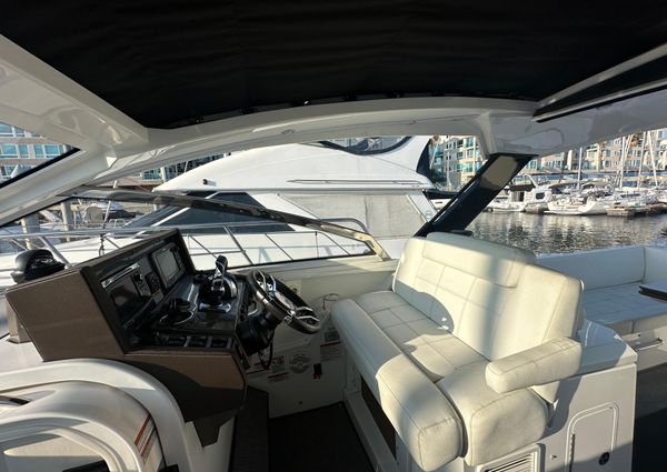 Cruisers Yachts 390 Express Coupe image