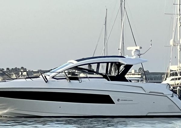 Cruisers Yachts 390 Express Coupe image