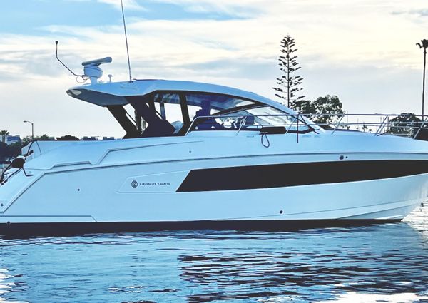 Cruisers Yachts 390 Express Coupe image