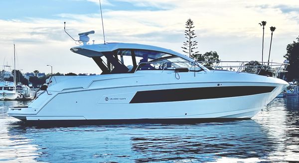 Cruisers Yachts 390 Express Coupe image