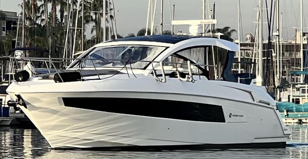 Cruisers Yachts 390 Express Coupe image