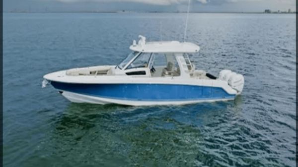 Boston Whaler 350 Realm 