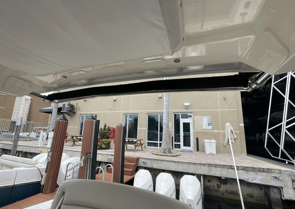 Boston Whaler 350 Realm image