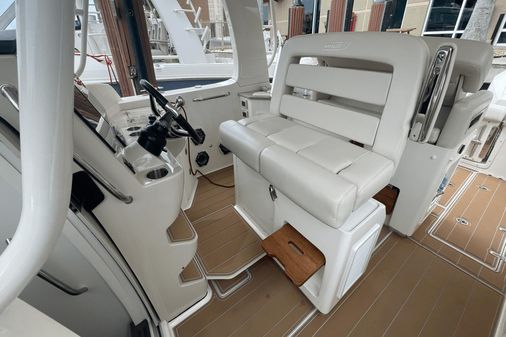 Boston Whaler 350 Realm image