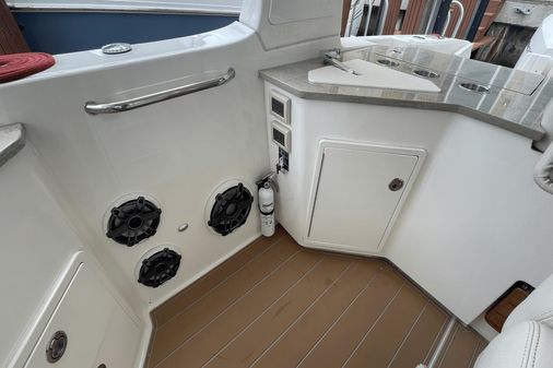 Boston Whaler 350 Realm image