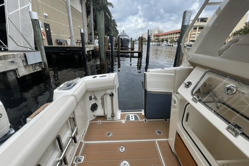 Boston Whaler 350 Realm image