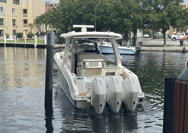 Boston Whaler 350 Realm image