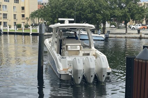 Boston Whaler 350 Realm image