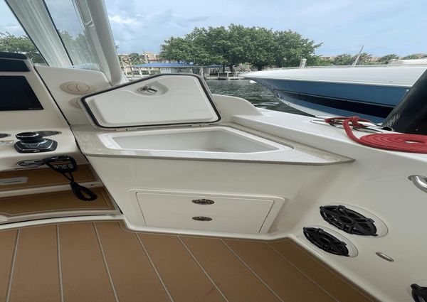 Boston Whaler 350 Realm image