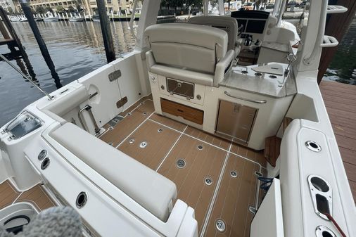 Boston Whaler 350 Realm image