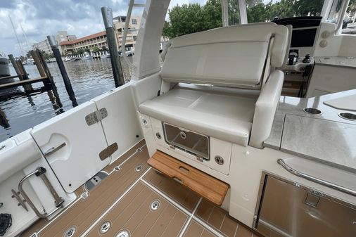 Boston Whaler 350 Realm image