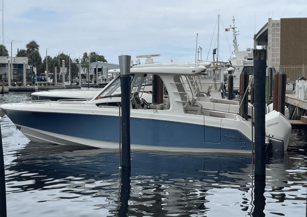 Boston Whaler 350 Realm image