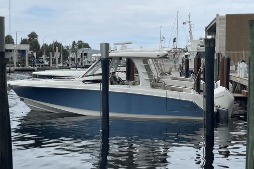 Boston Whaler 350 Realm image