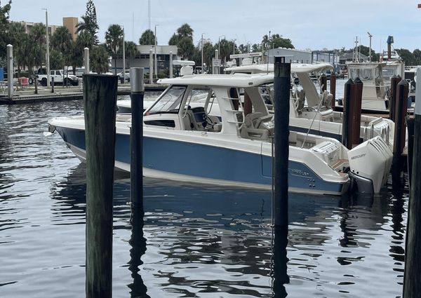 Boston Whaler 350 Realm image