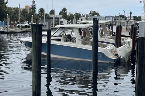 Boston Whaler 350 Realm image