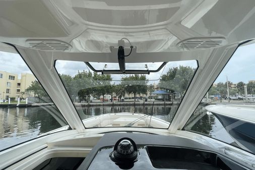 Boston Whaler 350 Realm image