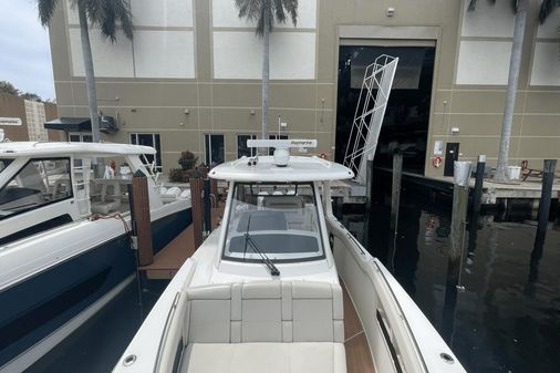 Boston Whaler 350 Realm image