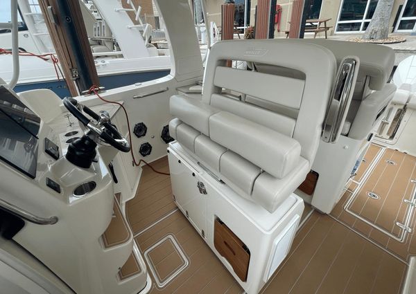 Boston Whaler 350 Realm image