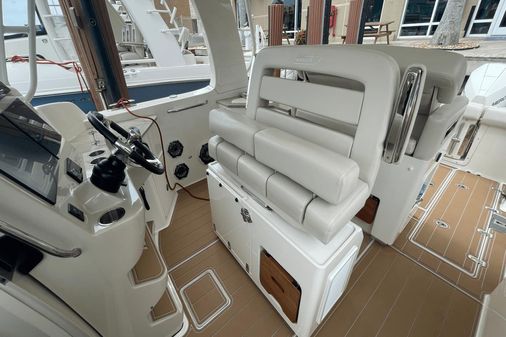 Boston Whaler 350 Realm image