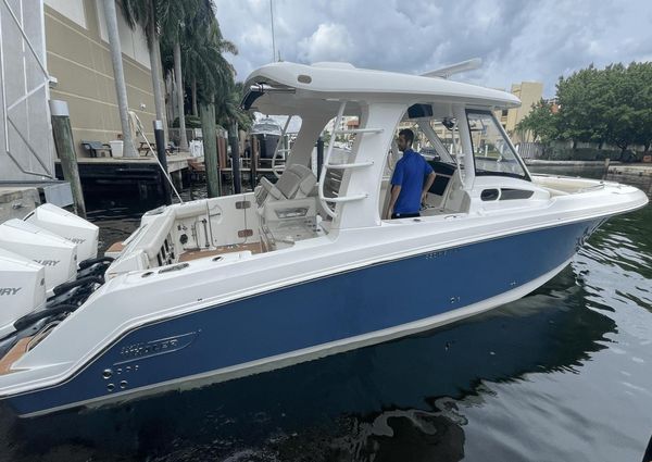 Boston Whaler 350 Realm image