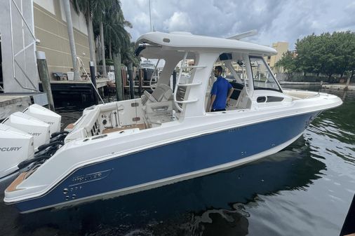 Boston Whaler 350 Realm image