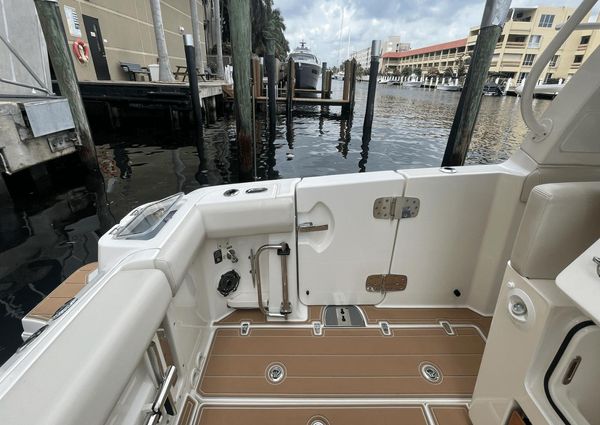 Boston Whaler 350 Realm image