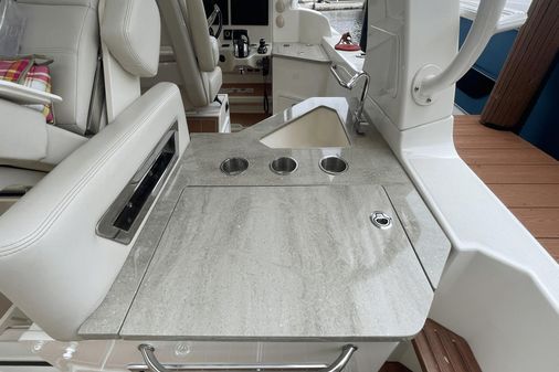 Boston Whaler 350 Realm image