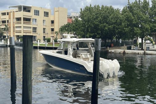 Boston Whaler 350 Realm image