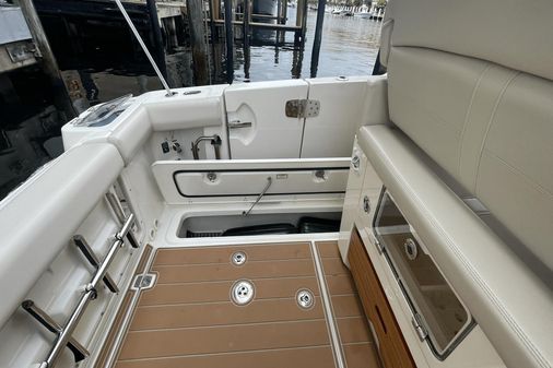 Boston Whaler 350 Realm image