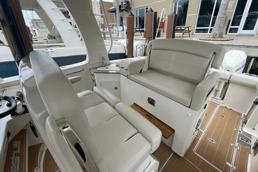 Boston Whaler 350 Realm image