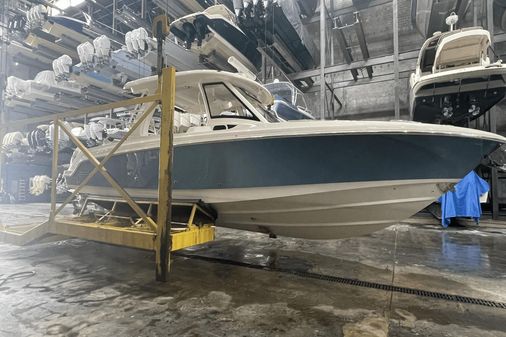 Boston Whaler 350 Realm image