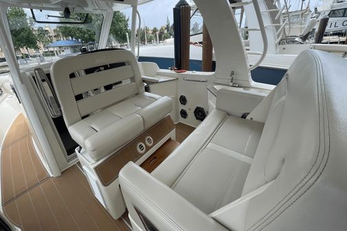 Boston Whaler 350 Realm image