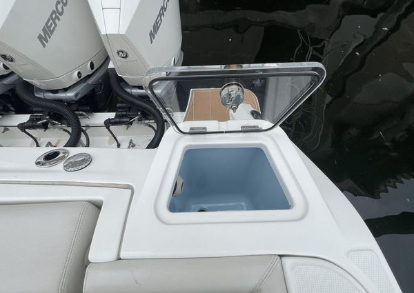 Boston Whaler 350 Realm image