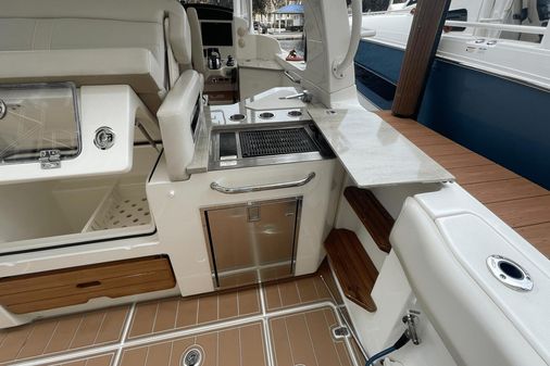 Boston Whaler 350 Realm image