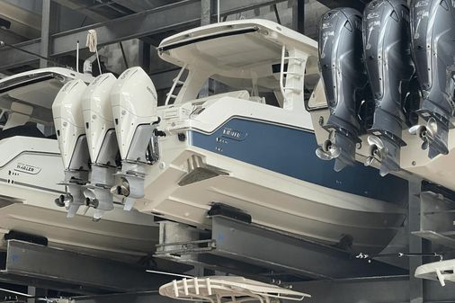 Boston Whaler 350 Realm image