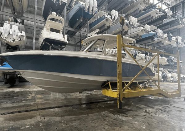 Boston Whaler 350 Realm image