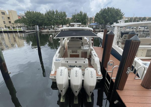 Boston Whaler 350 Realm image