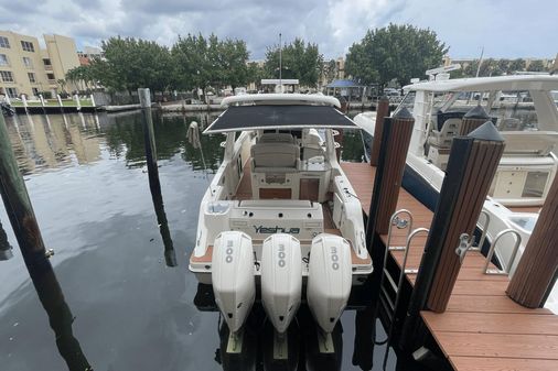 Boston Whaler 350 Realm image